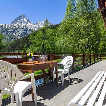 Chalet Montblanc Alpine & Sauna Retreat - Happy